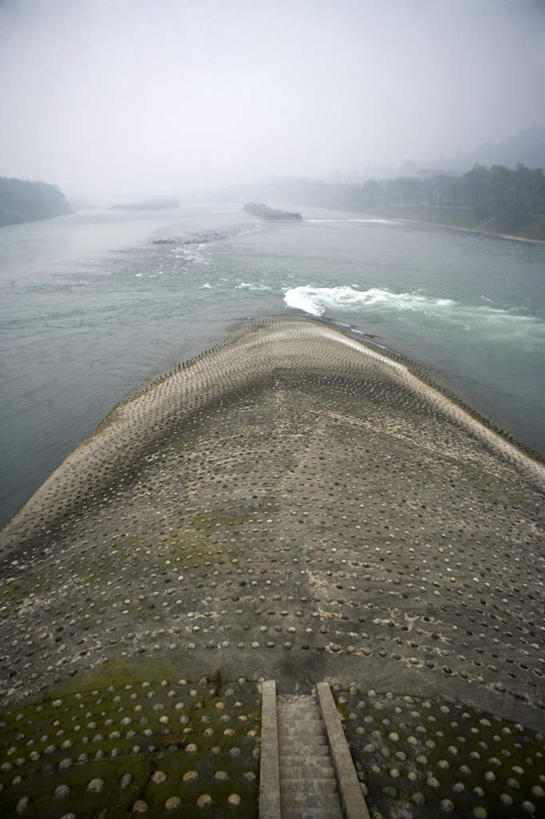 无人,竖图,室外,白天,正面,旅游,度假,河流,美景,名胜古迹,树林,水,植物,雾,标志建筑,地标,建筑,都江堰,中国,亚洲,朦胧,模糊,遗迹,河水,景观,水流,古迹,文物,娱乐,建设,古建筑,树,树木,绿色,自然,享受,休闲,旅游胜地,景色,放松,四川省,生长,成长,迷雾,自然风光,古文明,东亚,四川,中华人民共和国,省会,西南地区,川,都江堰市,大雾,彩图
