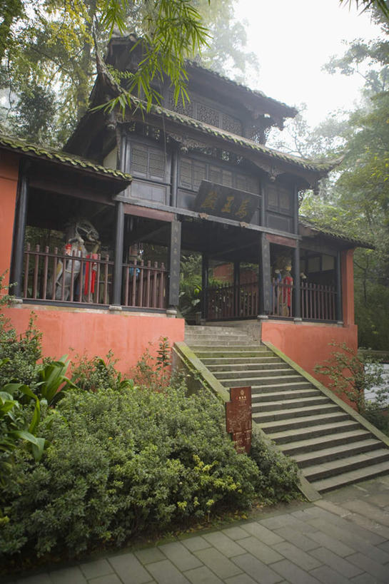 无人,寺庙,竖图,室外,白天,仰视,旅游,度假,名胜古迹,植物,楼梯,标志建筑,地标,建筑,都江堰,中国,亚洲,节日,遗迹,阶梯,古迹,文化,文物,娱乐,建设,古建筑,台阶,树,树木,绿色,自然,庙宇,祈祷,享受,休闲,健康,旅游胜地,放松,许愿,宗教,佛教,信仰,四川省,生长,成长,纪念,祈求,古文明,东亚,四川,中华人民共和国,省会,西南地区,川,都江堰市,释教,平安,彩图,低角度拍摄,庙,寺