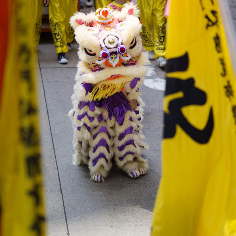 无人,方图,室外,白天,正面,度假,美景,城市风光,城市,旗帜,台湾,中国,亚洲,舞狮,表演,辟邪,朦胧,模糊,标志,文字,字符,景观,文化,娱乐,标识,旗子,祈祷,祈福,享受,休闲,健康,汉字,景色,放松,许愿,祈求,中文,东亚,舞狮子,港澳台,中华人民共和国,驱邪,祛邪,避邪,国文,华文,狮灯,狮子舞,旌旗,旗号,台湾省,平安,彩图,舞蹈,台