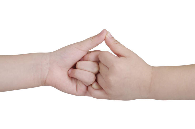 东方人,儿童,手,两个人,伙伴,朋友,横图,室内,特写,白天,白色背景,正面,友谊,纯洁,亚洲,双手,黄种人,小孩,手势,手部,手指,可爱,童年,童趣,摄影,影棚,誓言,童真,烂漫,无邪,诺言,许诺,约定,天真,友情,男孩,男人,男性,女孩,女人,女性,亚洲人,半身,彩图,影棚拍摄,拍摄,男生,女生