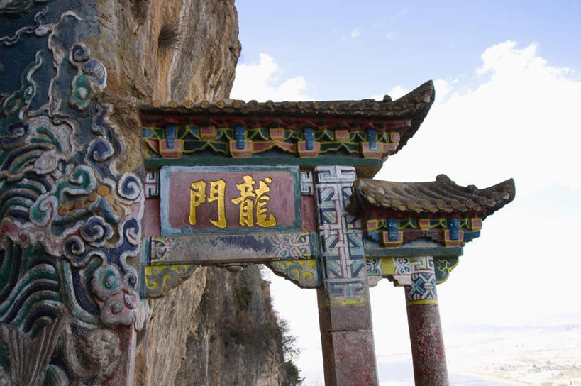 无人,横图,室外,白天,仰视,旅游,度假,石头,美景,山,山脉,雕塑,昆明,中国,亚洲,阴影,艺术,装饰,光线,标志,雕刻,牌匾,石子,文字,影子,字符,屋顶,景观,山峰,云,云朵,山峦,云彩,顶棚,文化,娱乐,标识,云南,蓝色,白云,蓝天,天空,阳光,自然,工艺品,群山,天,享受,休闲,汉字,景色,放松,西山,晴朗,纪念,美术,中文,自然风光,主题,陈列,昆明市,东亚,龙门,云南省,中华人民共和国,省会,西南地区,功能,美学,国文,华文,滇,石块,岩石,晴空,彩图,低角度拍摄,昆明龙门,昆明西山,罗汉山三清阁,三清阁,西山区