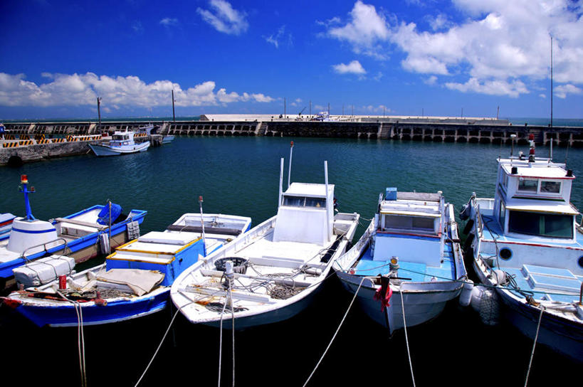 无人,横图,室外,白天,正面,旅游,度假,海浪,海洋,美景,船,台湾,中国,亚洲,停靠,阴影,光线,影子,景观,浪花,云,云朵,木船,云彩,娱乐,蓝色,白云,蓝天,天空,阳光,自然,海水,交通工具,天,享受,休闲,景色,放松,晴朗,舟,停泊,自然风光,载具,海景,东亚,港澳台,中华人民共和国,台湾省,大海,风浪,海,海水的波动,近岸浪,涌浪,晴空,彩图,澎湖群岛,台