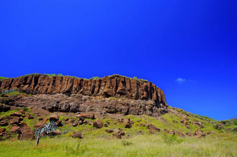 无人,横图,室外,白天,仰视,旅游,度假,草地,草坪,石头,美景,植物,台湾,中国,亚洲,阴影,光线,石子,影子,景观,云,云朵,云彩,娱乐,草,蓝色,绿色,白云,蓝天,天空,阳光,自然,天,享受,休闲,景色,放松,晴朗,自然风光,东亚,港澳台,中华人民共和国,台湾省,石块,岩石,晴空,彩图,低角度拍摄,澎湖群岛,台
