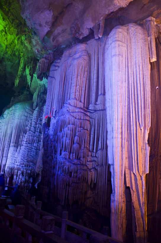 无人,竖图,彩色,室内,白天,正面,旅游,度假,石头,美景,山,山脉,霓虹灯,桂林,中国,亚洲,阴影,光线,影子,景观,山峰,灯光,七彩,山峦,娱乐,光源,霓虹,灯,自然,群山,享受,休闲,景色,放松,洞穴,广西,照明设备,自然风光,东亚,钟乳石,石钟乳,广西壮族自治区,中华人民共和国,桂林市,桂,华南地区,氖灯,洞窟,窟窿,石块,岩石,彩图,荔浦,荔浦县,银子岩