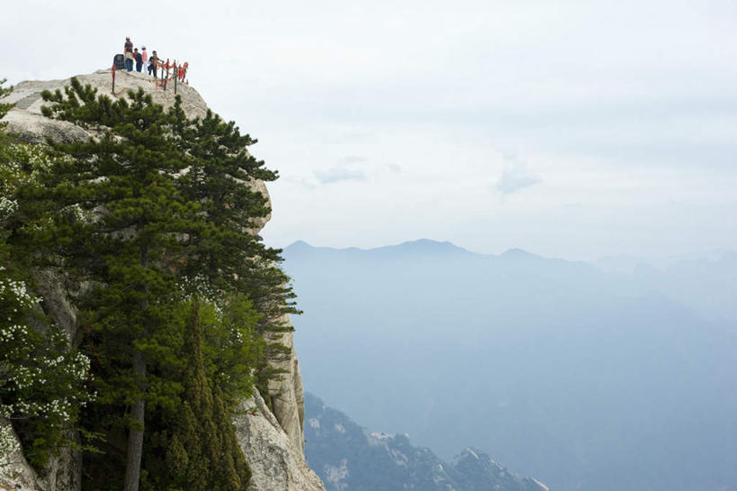 无人,横图,俯视,室外,白天,旅游,度假,华山,美景,山,山脉,树林,植物,雾,松树,中国,亚洲,朦胧,模糊,景观,山峰,山峦,娱乐,树,树木,绿色,自然,群山,享受,休闲,景色,放松,生长,成长,迷雾,自然风光,坚定,东亚,陕西,陕西省,中华人民共和国,长寿,贞洁,西北地区,陕,渭南,渭南市,奇险天下第一山,西岳,西岳华山,大雾,彩图,高角度拍摄,五岳之一