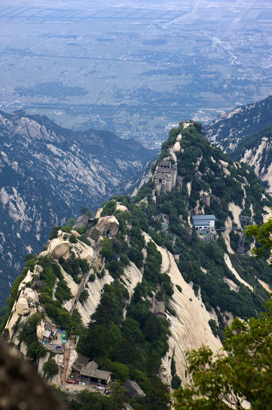 无人,竖图,俯视,航拍,室外,白天,旅游,度假,华山,石头,美景,山,山脉,树林,植物,雾,中国,亚洲,朦胧,模糊,石子,景观,山峰,山峦,娱乐,树,树木,绿色,自然,群山,享受,休闲,景色,放松,生长,成长,迷雾,鸟瞰,自然风光,东亚,陕西,陕西省,中华人民共和国,西北地区,陕,渭南,渭南市,奇险天下第一山,西岳,西岳华山,石块,岩石,大雾,彩图,高角度拍摄,华山北峰,云台峰,五岳之一