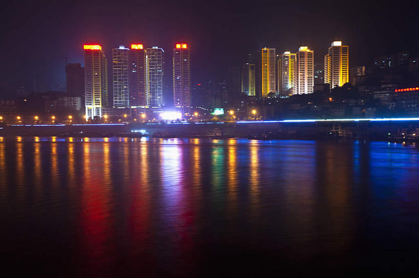 无人,高楼大厦,横图,室外,夜晚,正面,度假,河流,美景,水,植物,城市风光,城市,大厦,建筑,摩天大楼,夜景,重庆,中国,亚洲,阴影,波纹,光线,影子,河水,景观,水流,建筑群,灯光,涟漪,娱乐,建设,树,树木,绿色,倒影,水纹,自然,波浪,享受,休闲,景色,放松,生长,成长,倒映,东亚,南滨路,中华人民共和国,水晕,西南地区,重庆市,渝,南岸区,反照,彩图,大楼,高层建筑,高楼,摩天楼,滨江路