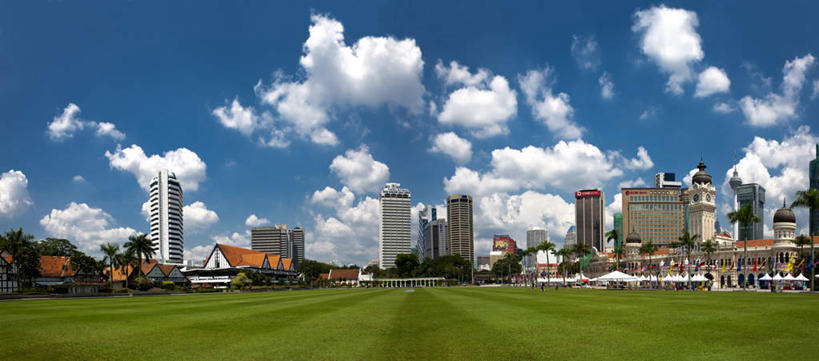 无人,家,高楼大厦,横图,全景,室外,白天,正面,度假,草地,草坪,美景,天际线,植物,城市风光,城市,大厦,建筑,摩天大楼,马来西亚,亚洲,阴影,光线,影子,房屋,屋子,景观,云,云朵,建筑群,首都,云彩,娱乐,建设,楼房,住宅,草,树,树木,蓝色,绿色,白云,蓝天,天空,阳光,自然,天,享受,休闲,景色,放松,东南亚,生长,晴朗,成长,吉隆坡,独立广场,马来西亚联邦,晴空,彩图,房子,大楼,高层建筑,高楼,摩天楼