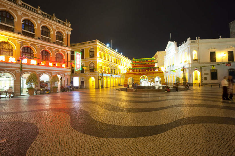 无人,家,广场,横图,室外,夜晚,正面,旅游,度假,名胜古迹,标志建筑,地标,建筑,路灯,夜景,照明,澳门,中国,亚洲,阴影,朦胧,模糊,遗迹,光线,影子,房屋,屋子,公寓,灯光,古迹,文物,娱乐,建设,古建筑,洋房,楼房,住宅,灯,享受,休闲,旅游胜地,放松,照亮,照明设备,古文明,东亚,港澳台,中华人民共和国,澳门特别行政区,澳,彩图,房子,议事亭前地