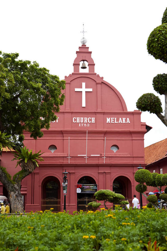 无人,博物馆,教堂,竖图,室外,白天,正面,旅游,度假,名胜古迹,植物,标志建筑,地标,建筑,马来西亚,亚洲,节日,研究,遗迹,时间,英文,标志,十字架,时钟,文字,字符,字母,墙,教育,计时,古迹,文化,文物,娱乐,标识,建设,古建筑,墙壁,墙面,树,树木,红色,绿色,自然,钟表,祈祷,享受,休闲,健康,表,旅游胜地,放松,许愿,宗教,东南亚,信仰,生长,成长,纪念,展览,英文字母,祈求,基督教,天主教,欣赏,陈列,信念,古文明,马六甲州,马来西亚联邦,典藏,布谷鸟钟,咕咕钟,平安,钟,彩图,大教堂,礼拜堂,荷兰红屋,马六甲博物馆