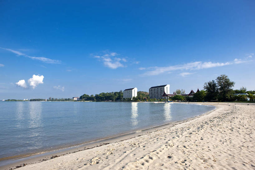 无人,家,横图,室外,白天,正面,旅游,度假,海浪,海洋,美景,沙滩,植物,马来西亚,亚洲,阴影,光线,沙子,影子,房屋,屋子,海岸,景观,浪花,云,云朵,公寓,沙地,云彩,娱乐,洋房,楼房,住宅,树,树木,蓝色,绿色,白云,蓝天,天空,阳光,自然,海水,天,享受,休闲,景色,放松,东南亚,生长,晴朗,成长,自然风光,海景,马六甲海峡,马来西亚联邦,大海,风浪,海,海水的波动,海滩,近岸浪,涌浪,晴空,彩图,房子