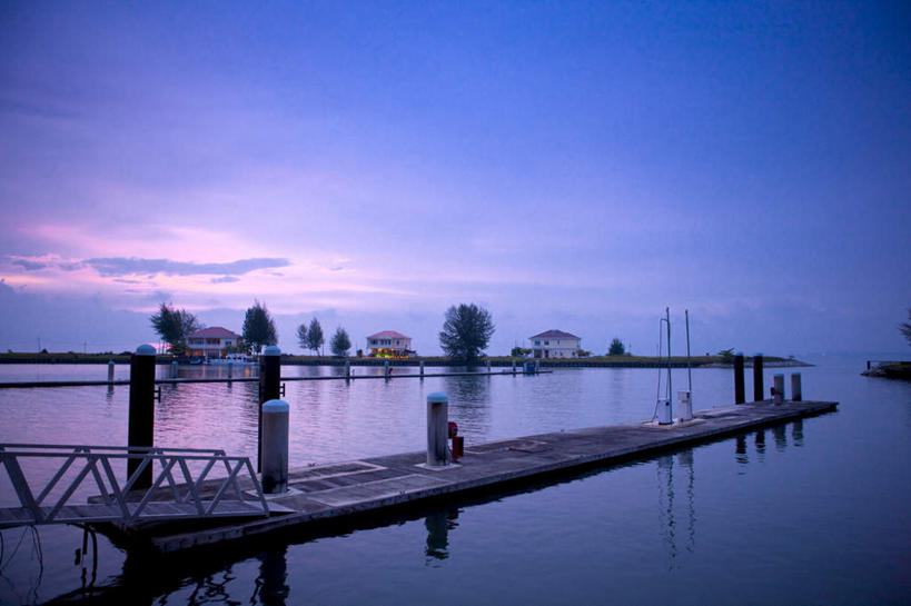 无人,码头,横图,室外,白天,正面,旅游,度假,海浪,海洋,美景,日落,沙滩,植物,港口,马来西亚,亚洲,木板,沙子,海岸,景观,浪花,晚霞,霞光,落日,桥,木桥,沙地,娱乐,栈桥,树,树木,绿色,自然,海水,黄昏,享受,休闲,景色,彩霞,放松,东南亚,生长,成长,人行桥,木板桥,自然风光,海景,马六甲海峡,夕照,马来西亚联邦,大海,风浪,海,海水的波动,海滩,近岸浪,涌浪,夕阳,彩图,摆渡口,埠头,渡口,渡头,港湾,海港,货运码头,口岸,商港,斜阳