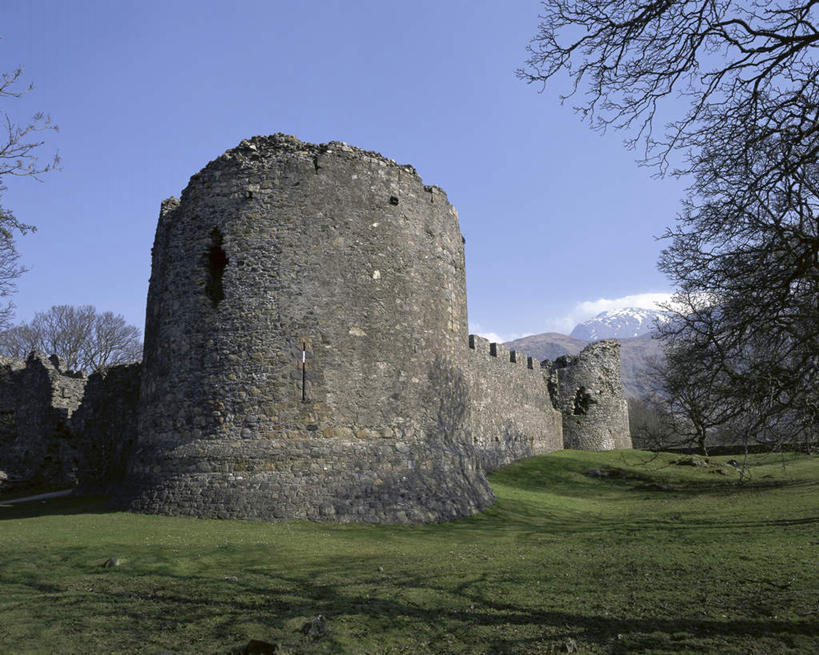 无人,横图,室外,白天,仰视,旅游,度假,草地,草坪,名胜古迹,植物,标志建筑,地标,建筑,英国,欧洲,阴影,遗迹,光线,影子,堡垒,城堡,云,云朵,云彩,古迹,文物,娱乐,建设,古建筑,苏格兰,草,树,树木,蓝色,绿色,白云,蓝天,天空,阳光,自然,天,享受,休闲,旅游胜地,放松,生长,晴朗,成长,西欧,要塞,大不列颠,古文明,大不列颠及北爱尔兰联合王国,大不列颠联合王国,日不落英帝国,苏格兰王国,设防,威廉堡,晴空,彩图,低角度拍摄