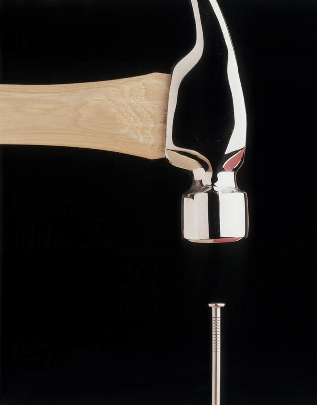 无人,竖图,室内,特写,白天,正面,静物,敲打,阴影,黑色背景,反射,锤子,钉子,工具,榔头,影子,一个,摄影,影棚,单个,五金,变形,紧固,矫正,塑形,牢固,羊角锤,彩图,影棚拍摄,拍摄,稳固