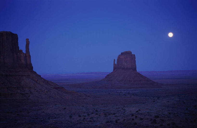 无人,横图,室外,夜晚,正面,旅游,度假,石头,美景,沙漠,山,山脉,美国,石子,景观,山峰,月亮,山峦,月光,娱乐,自然,黄昏,群山,享受,休闲,景色,放松,明亮,亚利桑那,北美,北美洲,自然风光,美洲,亚利桑那州,纪念碑山谷,纪念碑谷,纪念碑山谷公园,纪念谷,大峡谷之州,北亚美利加洲,亚美利加洲,皎洁,纪念碑谷纳瓦霍部落公园,大漠,砂漠,石块,岩石,彩图