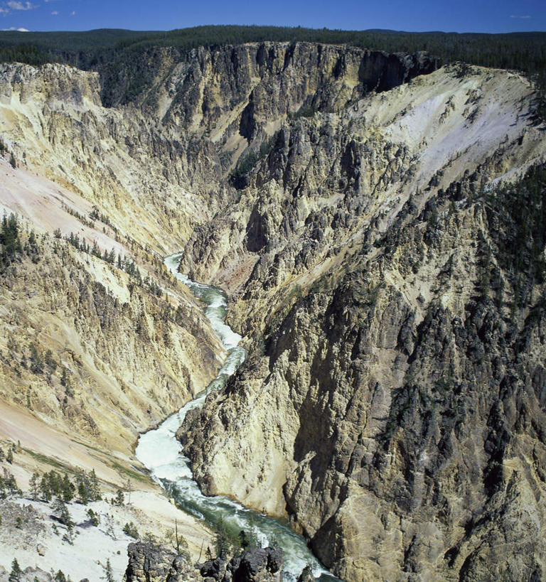 无人,公园,竖图,俯视,航拍,室外,白天,旅游,度假,河流,石头,美景,山,山脉,水,美国,阴影,光线,石子,影子,河水,景观,山峰,水流,山峦,娱乐,蓝色,蓝天,天空,阳光,自然,群山,天,享受,休闲,景色,放松,晴朗,北美,北美洲,国家公园,鸟瞰,自然风光,美洲,黄石国家公园,怀俄明州,怀俄明,黄石公园,万里无云,北亚美利加洲,亚美利加洲,平等之州,石块,岩石,晴空,晴空万里,彩图,高角度拍摄