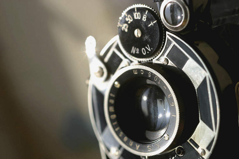 无人,竖图,室内,特写,白天,正面,静物,相机,阴影,朦胧,模糊,反射,标志,数字,文字,影子,字符,标识,一个,拍照,摄影,阿拉伯数字,影棚,单个,照相机,彩图,影棚拍摄,拍摄,照相,传统相机,胶片相机