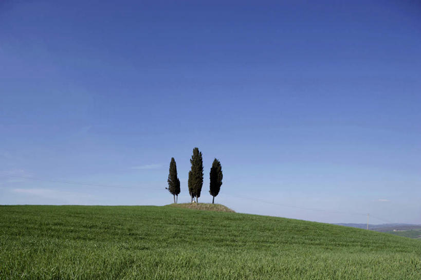 无人,横图,室外,白天,正面,旅游,度假,草地,草坪,石头,美景,山,山脉,植物,柏树,意大利,欧洲,一排,阴影,整齐,光线,石子,影子,景观,山顶,山峰,山峦,娱乐,草,树,树木,排列,蓝色,绿色,蓝天,天空,阳光,自然,群山,天,享受,休闲,景色,放松,生长,晴朗,成长,托斯卡纳,锡耶纳,队列,南欧,自然风光,皮恩扎,沉积岩,万里无云,意大利共和国,高尚,长寿,不朽,正气,托斯卡纳大区,颠峰,极峰,水成岩,石块,岩石,晴空,晴空万里,彩图