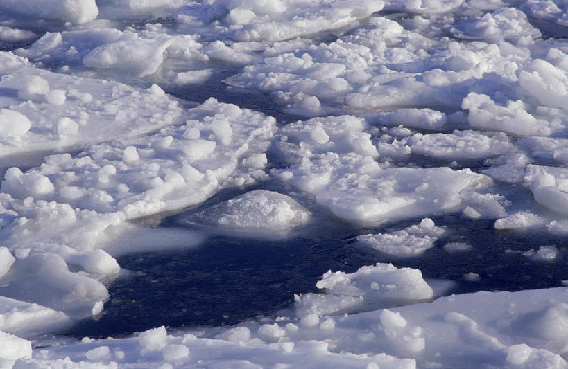 无人,横图,俯视,室外,白天,旅游,度假,冰山,河流,石头,美景,山,水,丹麦,欧洲,石子,冰,河水,景观,山峰,水流,山峦,娱乐,冰川,自然,享受,休闲,景色,放松,寒冷,冰冷,自然风光,北欧,冰河,沉积岩,格陵兰,格陵兰岛,严寒,丹麦王国,冰凉,酷寒,凛冽,凛凛,极冷,水成岩,石块,岩石,彩图,高角度拍摄