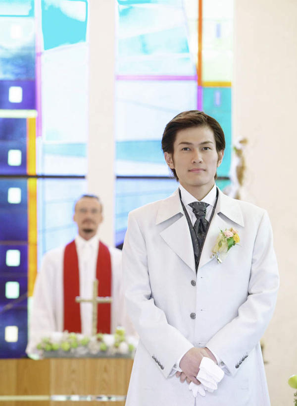 东方人,两个人,新郎,牧师,传教士,教堂,站,笑,微笑,竖图,室内,白天,正面,衬衫,西装,婚礼,快乐,珠宝,欧洲,芬兰,亚洲,握,套装,正装,节日,庆祝,装饰,领带,胸花,结婚,注视,职业装,黄种人,文化,饰品,观察,看,祈祷,站着,健康,喜庆,握着,许愿,宗教,信仰,观看,纪念,胸针,华丽,修饰,祈求,点缀,察看,关注,北欧,信念,配饰,衬托,美观,雅致,雅观,芬兰共和国,波里,平安,男人,男性,年轻男性,中年男性,亚洲人,传道者,祭司,教士,神甫,神父,站立,半身,彩图,衬衣,高兴,大教堂,礼拜堂