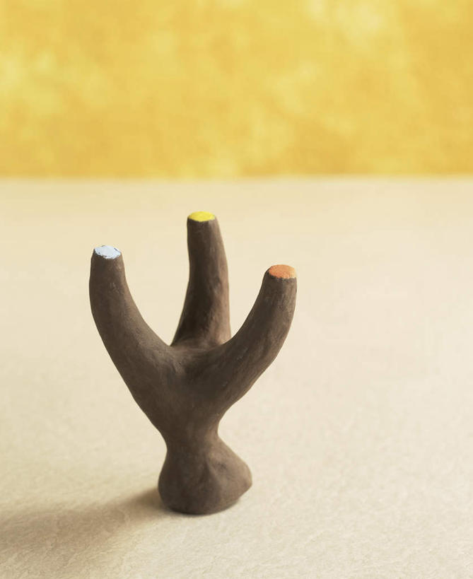 无人,竖图,俯视,室内,特写,白天,植物,静物,雕塑,阴影,艺术,装饰,反射,雕刻,雕像,泥塑,影子,手工艺品,枝条,文化,树,树木,树枝,一个,灰色,工艺品,摄影,影棚,单个,纪念,美术,粘土,高雅,主题,陈列,手工艺,功能,美学,自信心,品位,虬枝,枝杈,彩图,高角度拍摄,影棚拍摄,拍摄