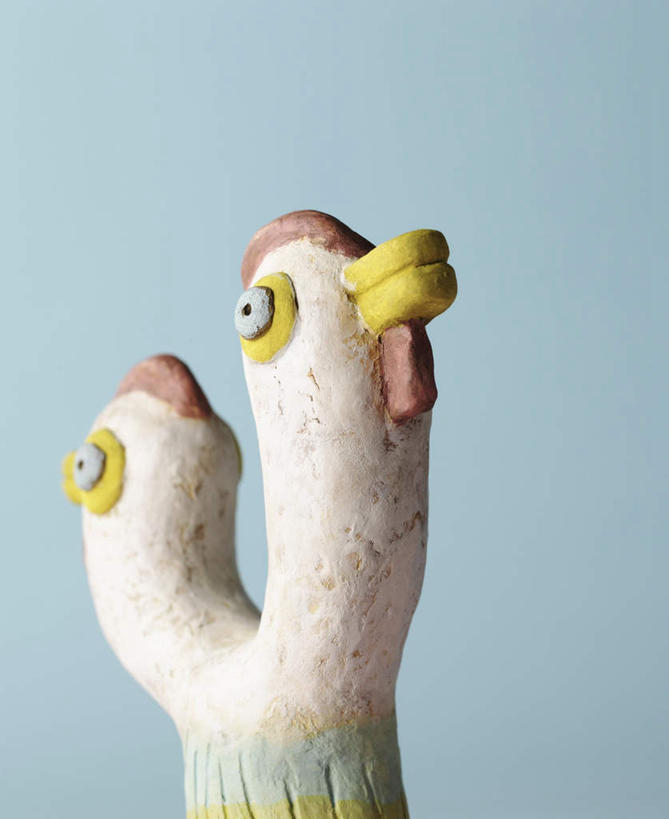 无人,竖图,室内,特写,白天,正面,鸡,静物,雕塑,蓝色背景,艺术,装饰,雕刻,雕像,泥塑,手工艺品,文化,家禽,一个,动物,工艺品,两只,摄影,牲畜,影棚,单个,纪念,美术,粘土,高雅,主题,陈列,手工艺,功能,美学,自信心,品位,半身,彩图,影棚拍摄,拍摄