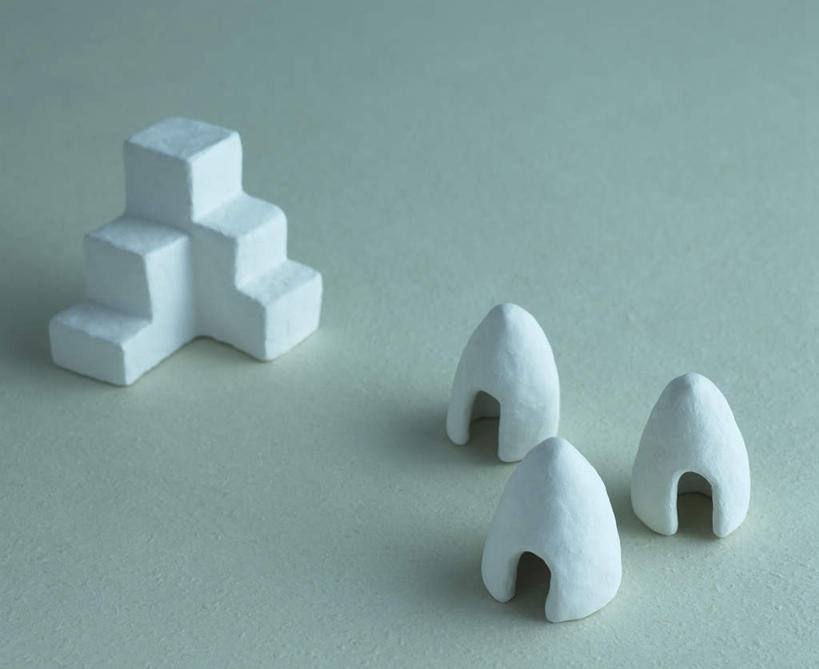 无人,横图,俯视,室内,特写,白天,静物,雕塑,蓝色背景,艺术,装饰,雕刻,雕像,泥塑,手工艺品,立方体,文化,排列,工艺品,四个,摄影,影棚,纪念,美术,粘土,高雅,队列,主题,陈列,手工艺,功能,美学,自信心,品位,三维图形,彩图,高角度拍摄,影棚拍摄,拍摄