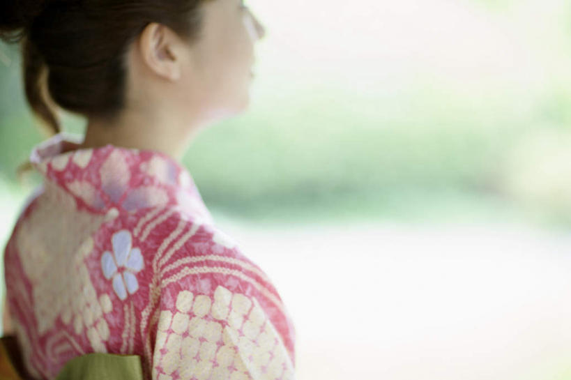 东方人,脸,头,脸颊,一个人,站,横图,室内,特写,白天,侧面,民族服装,树林,植物,亚洲,仅一个年轻女性,仅一个女性,仅一个人,和服,朦胧,模糊,注视,黄种人,肩膀,树,树木,绿色,自然,观察,看,站着,服饰,生长,成长,观看,察看,关注,吴服,唐草,唐花,唐锦,年轻女性,女人,女性,亚洲人,头部,脸部,脸蛋,面部,站立,半身,彩图,传统服装,民俗服