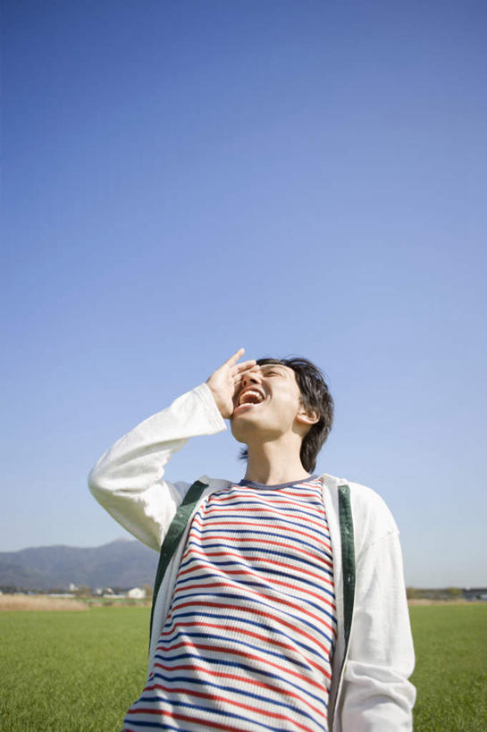 东方人,一个人,站,举,闭眼,竖图,室外,白天,正面,草地,草原,植物,亚洲,仅一个男性,仅一个人,服装,旷野,休闲装,黄种人,草,仅一个年轻男性,衣服,蓝色,绿色,蓝天,天空,天,托,站着,张嘴,休闲,休闲服,服饰,晴朗,原野,张大嘴巴,万里无云,男人,男性,年轻男性,亚洲人,晴空,晴空万里,张开嘴,闭眼睛,闭着眼,闭着眼睛,举起,举手,举着,抬头,向上举,向上伸,向上托,仰头,站立,半身,彩图