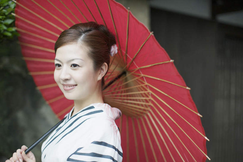 东方人,一个人,家,木屋,站,笑,微笑,横图,室外,白天,正面,民族服装,幸福,亚洲,仅一个年轻女性,仅一个女性,仅一个人,握,和服,朦胧,模糊,伞,雨伞,纸伞,古典,油纸伞,注视,黄种人,文化,阳伞,住宅,红色,观察,看,站着,握着,服饰,观看,纪念,吉祥,察看,关注,古朴,吴服,唐草,唐花,唐锦,平安,年轻女性,女人,女性,亚洲人,站立,半身,彩图,传统服装,民俗服,浴衣,茅舍,茅屋,棚屋,小木屋,小屋
