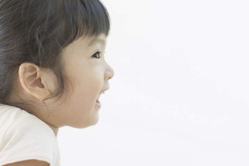 东方人,儿童,脸,头,眼睛,脸颊,眉毛,睫毛,一个人,站,笑,微笑,露齿笑,横图,室内,特写,白天,白色背景,侧面,纯洁,亚洲,瞳孔,仅一个女性,仅一个人,阴影,服装,反射,影子,注视,休闲装,黄种人,肩膀,小孩,衣服,观察,看,站着,仅一个小孩,休闲,休闲服,可爱,童年,童趣,眼部,摄影,服饰,影棚,观看,察看,关注,童真,烂漫,无邪,天真,女孩,女人,女性,亚洲人,孩子,头部,睫,脸部,脸蛋,眉,面部,眼,眼睫毛,眼眉,站立,半身,彩图,影棚拍摄,拍摄,眼眉毛,女生