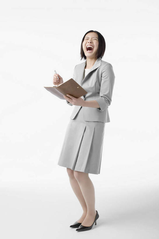 东方人,一个人,站,笑,大笑,竖图,室内,白天,白色背景,正面,高跟鞋,时尚,兴奋,鞋子,亚洲,仅一个年轻女性,仅一个女性,仅一个人,握,阴影,服装,反射,笔,影子,办公用品,记事本,拿,拿着,注视,休闲装,黄种人,文具,衣服,本子,笔记本,学习用品,观察,看,站着,张嘴,休闲,休闲服,握着,摄影,服饰,影棚,观看,文具用品,察看,书写,关注,时髦,张大嘴巴,哈哈大笑,时兴,年轻女性,女人,女性,亚洲人,张开嘴,站立,彩图,全身,影棚拍摄,高兴,狂笑,拍摄