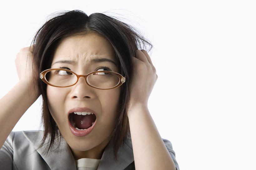 东方人,脸,头,脸颊,手,一个人,站,横图,室内,特写,白天,白色背景,正面,失败,亚洲,双手,仅一个年轻女性,仅一个女性,仅一个人,握,阴影,服装,沮丧,反射,眼镜,影子,注视,休闲装,黄种人,肩膀,衣服,观察,看,站着,张嘴,休闲,难受,手部,休闲服,无奈,握着,摄影,服饰,影棚,观看,失望,悲伤,察看,伤心,难过,关注,失落,近视眼镜,张大嘴巴,颓废,挫败,受挫,落败,落空,错过,失足,失意,失策,失算,颓丧,衰颓,悲哀,懊丧,颓靡,气馁,丧气,败北,挫折,失利,年轻女性,女人,女性,亚洲人,头部,脸部,脸蛋,面部,张开嘴,站立,半身,彩图,影棚拍摄,拍摄