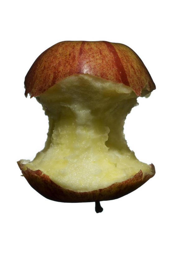 无人,竖图,俯视,室内,特写,白天,白色背景,餐桌,桌子,苹果,水果,阴影,新鲜,残缺,反射,影子,生食,食品,果实,破损,食物,一个,红色,红苹果,摄影,有机食品,绿色食品,影棚,单个,餐台,颠倒,倒置,残破,彩图,高角度拍摄,影棚拍摄,拍摄