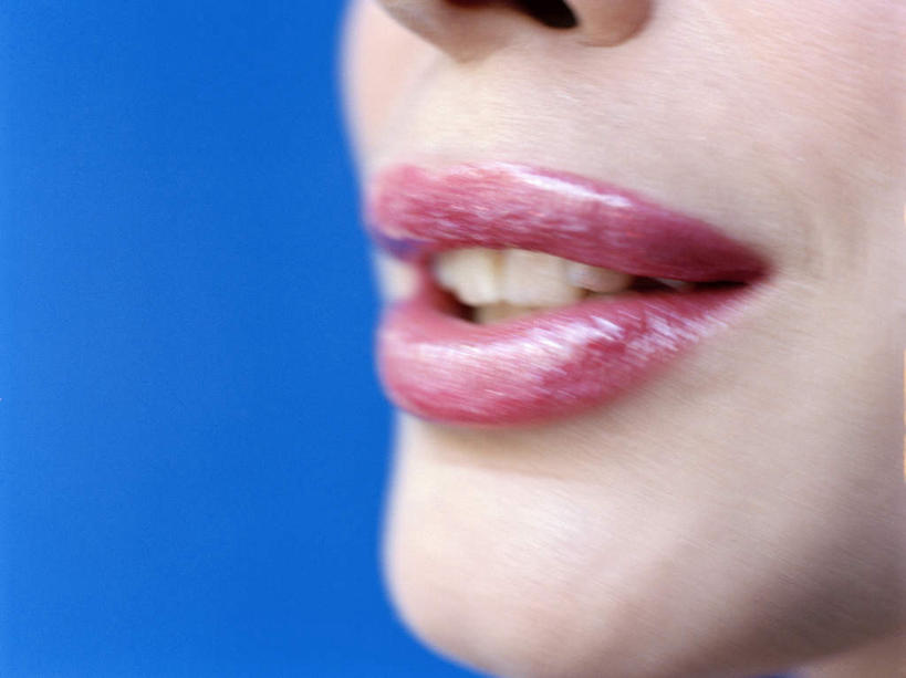 西方人,鼻子,嘴,下巴,一个人,横图,室内,特写,白天,正面,欧洲,欧洲人,仅一个年轻女性,仅一个女性,仅一个人,蓝色背景,张嘴,摄影,影棚,年轻女性,女人,女性,白种人,鼻,鼻孔,口,口腔,嘴巴,嘴唇,张开嘴,半身,彩图,影棚拍摄,拍摄