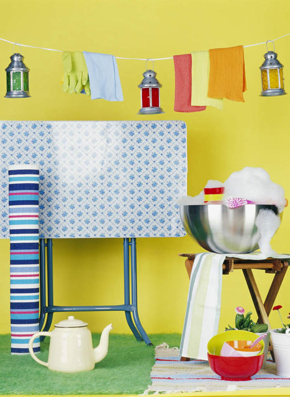 无人,竖图,室内,白天,正面,安全,厨房,地板,地毯,家具,桌子,静物,凳子,墙,防护,地面,折叠,木地板,墙壁,墙面,水壶,晾衣绳,手套,毛巾,保护,保险,保全,周全,安稳,安定,防护手套,平安,彩图,灶间