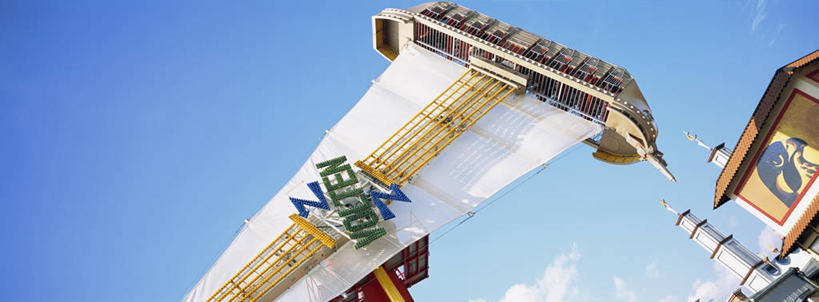 无人,游乐园,横图,室外,白天,仰视,度假,游戏,美景,城市风光,城市,游乐场,阴影,光线,影子,景观,云,云朵,玩,云彩,娱乐,蓝色,白云,蓝天,天空,阳光,天,享受,休闲,景色,放松,游乐设施,海盗船,晴朗,活动,发泄,消遣,智力,宣泄,乐园,游艺设施,晴空,玩耍,嬉戏,彩图,低角度拍摄