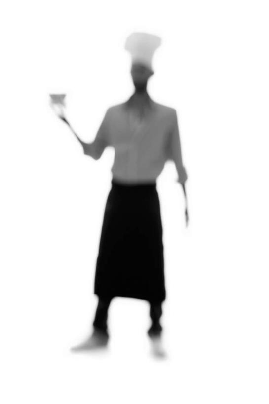 西方人,一个人,厨师,站,竖图,室内,白天,白色背景,正面,工作服,制服,帽子,欧洲,欧洲人,仅一个男性,仅一个人,朦胧,模糊,拿,拿着,仅一个年轻男性,汤勺,站着,摄影,影棚,厨师帽,工作制服,男人,男性,年轻男性,白种人,厨师长,厨子,大厨,主厨,站立,彩图,全身,影棚拍摄,工作套服,拍摄