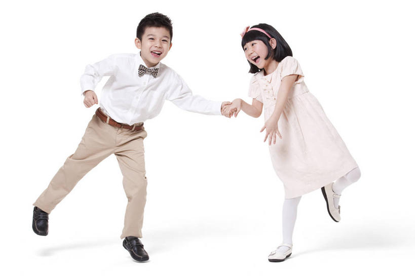 东方人,儿童,两个人,兄弟,姐妹,笑,微笑,露齿笑,横图,留白,白色背景,正面,游戏,快乐,友谊,幸福,纯洁,骄傲,成功,北京,中国,亚洲,正装,刺激,小孩,活力,可爱,童年,童趣,摄影,影棚,生长,生活方式,协调,高雅,优美,享乐,贵族,成就,摄影棚,华贵,肖像,童真,东亚,烂漫,无邪,发展,无忧无虑,天真,男孩,女孩,亚洲人,中国人,孩子,手牵手,彩图,影棚拍摄,欢乐,拍摄,上层阶级,挨着