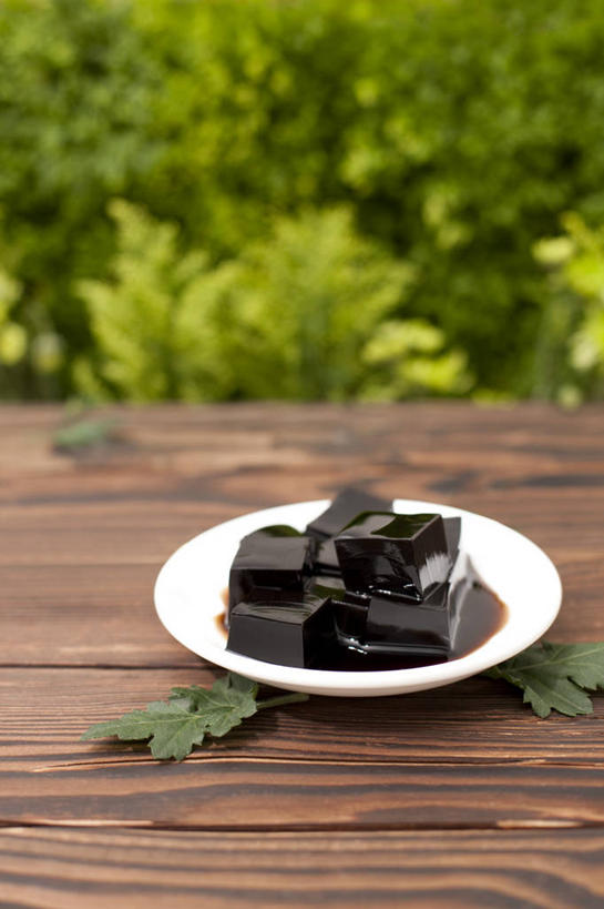 点心,无人,竖图,彩色,室外,特写,桌子,静物,餐具,中国,亚洲,装饰,美味,食品,龟苓膏,小吃,饮食,一个,绿色,盘子,甜食,诱惑,摄影,单个,五颜六色,色彩斑斓,膳食,五彩缤纷,东亚,健康食物,五彩斑斓,五光十色,彩图