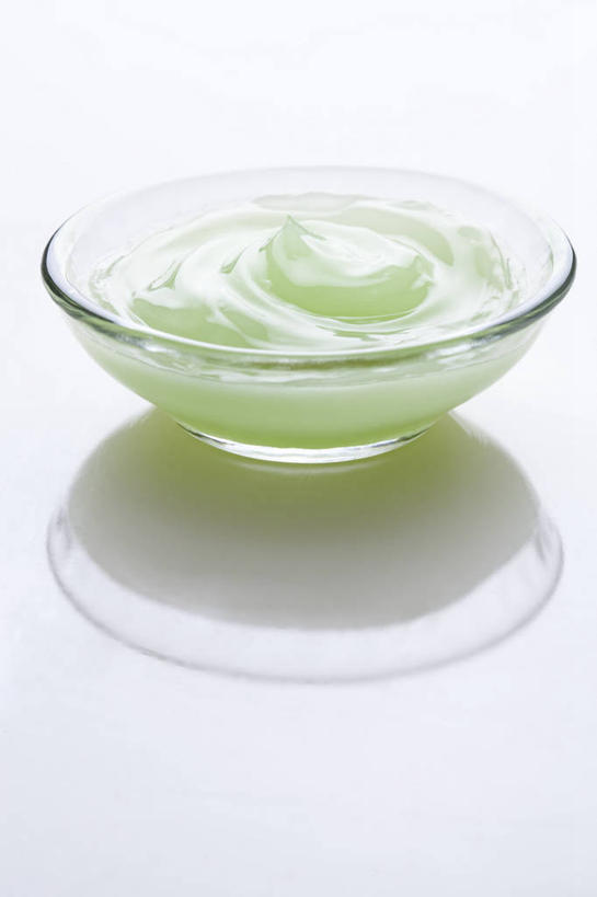 无人,竖图,特写,留白,白色背景,按摩,化妆,美容,芦荟,静物,叶子,北京,中国,亚洲,护肤,准备,反射,材料,瓷器,润肤露,自然,碗,保养,享受,休闲,健康,面膜,放松,SPA水疗,保健,温泉浴场,摄影,有机食品,影棚,简单,化妆用品,草本,清新,摄影棚,华贵,东亚,纯净,养颜,替代疗法,美化,芦荟汁,矿泉疗养地,彩图,影棚拍摄,水疗,拍摄,SPA美容,成分