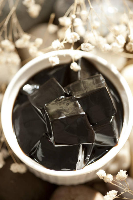 点心,无人,竖图,彩色,室外,特写,静物,餐具,中国,亚洲,艺术,装饰,美味,食品,龟苓膏,小吃,饮食,碗,甜食,鹅卵石,诱惑,摄影,五颜六色,色彩斑斓,膳食,五彩缤纷,东亚,健康食物,五彩斑斓,五光十色,彩图