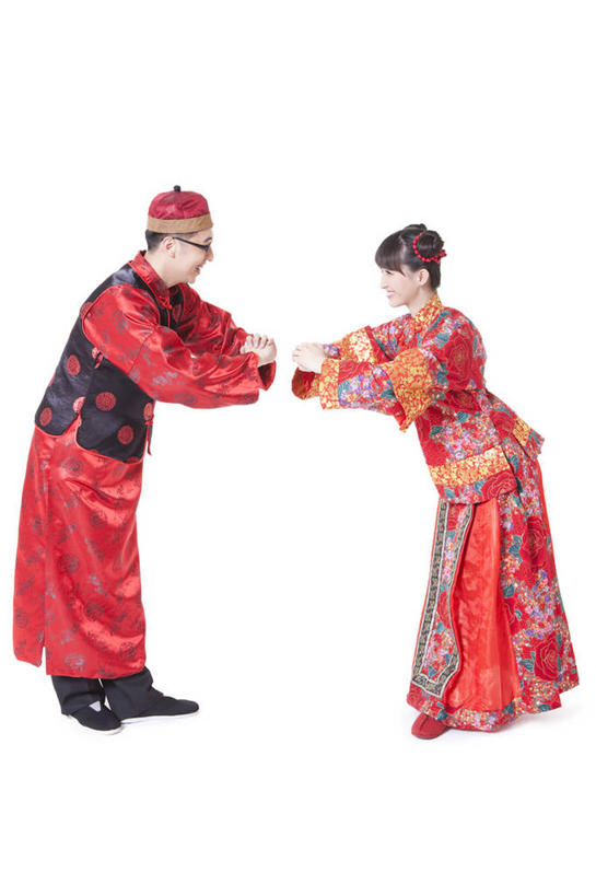 东方人,成年人,两个人,微笑,竖图,留白,白色背景,侧面,快乐,兴奋,幸福,运气,北京,中国,春节,亚洲,节日,祝福,传统,刺激,盛装,衣服,面对面,摄影,影棚,礼节,愉悦,发髻,中国文化,摄影棚,祝贺,问候,东亚,异性恋,男人,男性,年轻男性,年轻女性,女人,女性,亚洲人,中国人,年轻人,彩图,影棚拍摄,传统服装,装扮,欢乐,拍摄,拜年,伴侣,唐装,传统文化,法定假日,挨着,传统节日