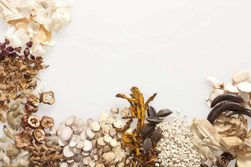 无人,医生,横图,俯视,留白,白色背景,化妆,美容,连翘,静物,北京,中国,亚洲,许多,护肤,药,准备,形状,丰富,材料,瓷器,草药,药草,很多,传统,医护人员,医疗人员,保养,享受,休闲,健康,山楂树,放松,保健,摄影,有机食品,多样,甘草,创造力,草本,中国文化,选择,干的,营养品,薏米,中医,东亚,养颜,辛夷,黄连,大夫,青翘,落翘,连壳,黄奇丹,黄花条,彩图,高角度拍摄,影棚拍摄,白芍,SPA美容,木通,传统文化,汉医,厚朴,皂角,成分