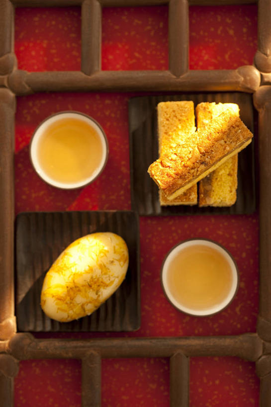 点心,无人,竖图,俯视,彩色,特写,烘焙,茶,静物,餐具,亚洲,艺术,装饰,美味,食品,小吃,饮食,甜食,诱惑,摄影,五颜六色,色彩斑斓,创造力,膳食,五彩缤纷,东亚,核桃酥,热饮,五彩斑斓,五光十色,茶杯,彩图,高角度拍摄,影棚拍摄,桂花糕