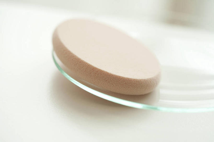 无人,横图,室内,特写,留白,白色背景,美容,静物,彩妆,粉扑,化妆棉,摄影,影棚,化妆用品,摄影棚,彩图,影棚拍摄,拍摄