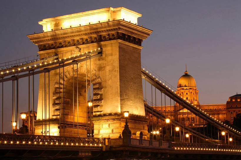 无人,宫殿,横图,室外,夜晚,日落,建筑,欧洲,河岸,城镇,桥,首都,浪漫,图像,风景,地标建筑,摄影,铁环,锁链,链条,照亮,布达佩斯,束缚,都市风光,限制,链桥,约束,匈牙利共和国,彩图,旅行