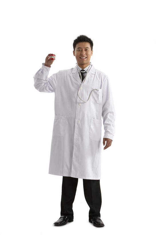 东方人,牙齿,一个人,医生,站,微笑,竖图,白色背景,快乐,仅一个男性,仅一个人,仅一个年轻男性,听诊器,摄影,幽默,权威,实验服,男人,男性,年轻男性,中国人,年轻人,齿,牙,牙龈,牙医,彩图,影棚拍摄