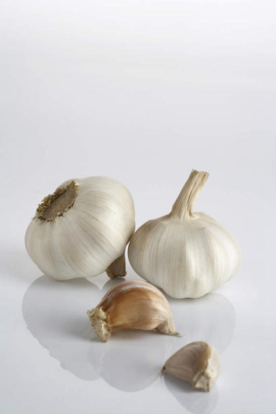 竖图,留白,白色背景,调料,生食,食品,调味品,饮食,白色,摄影,简单,清新,健康食物,丁香,大蒜,彩图,影棚拍摄,成分