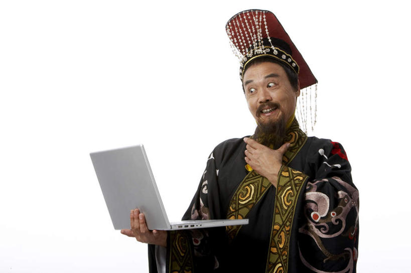 东方人,中年人,老年人,胡须,一个人,演员,站,微笑,横图,白色背景,民族服装,快乐,兴奋,异乎寻常,笔记本电脑,互联网,技术,仅一个男性,仅一个人,仅一个中年男性,表演,服装,古典,联系,注视,文化,传统,刺激,衣服,观察,看,摄影,服饰,观看,皇帝,幽默,古装,察看,领导,关注,中国文化,反差,秦朝,韵味,无线电技术,把握,计算机,老年男性,男人,男性,中年男性,中国人,胡子,络腮胡,半身,彩图,影棚拍摄,传统服装,民俗服,传统文化,掌控